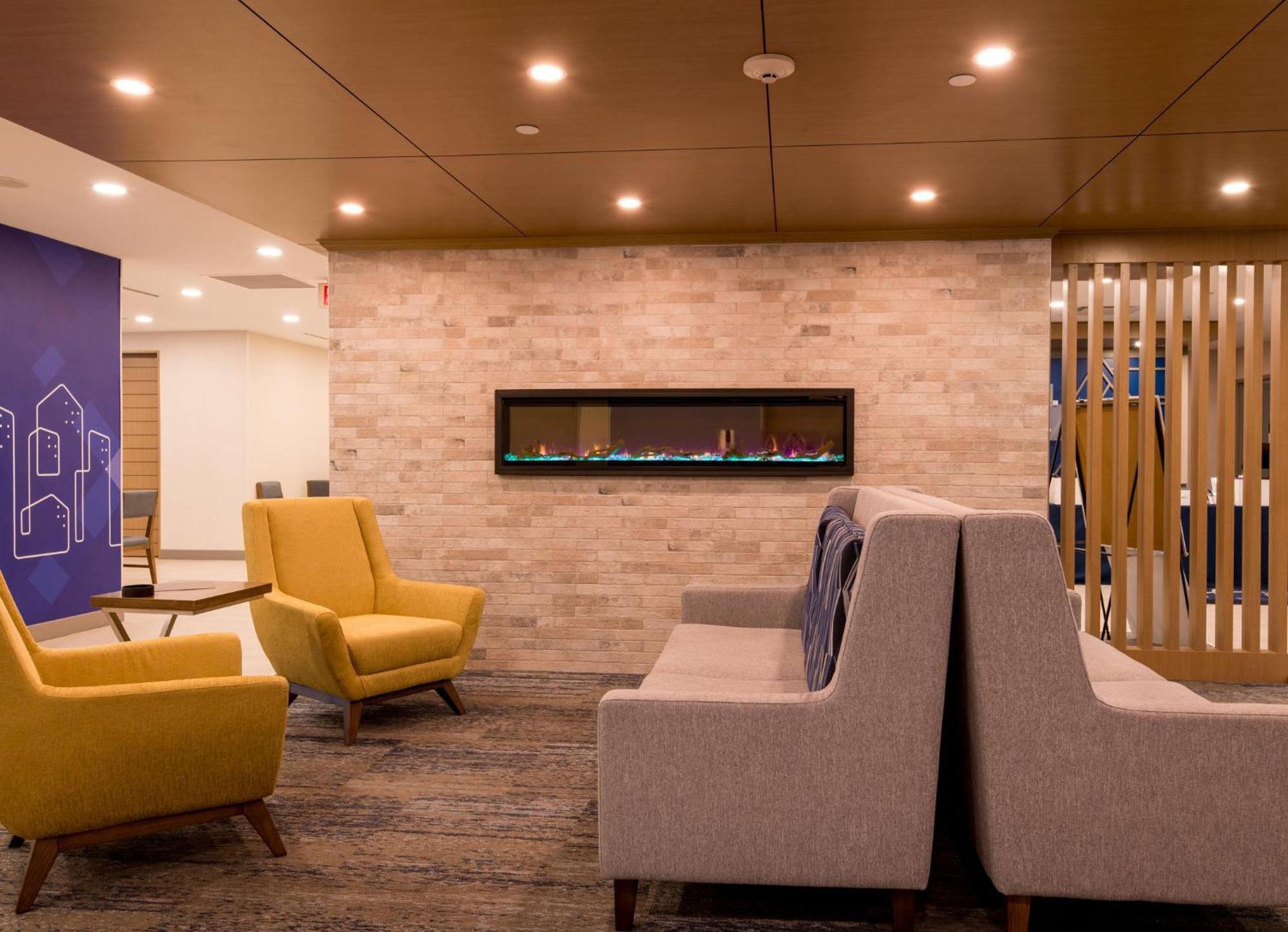 Holiday Inn Express & Suites Huntsville By Ihg Buitenkant foto