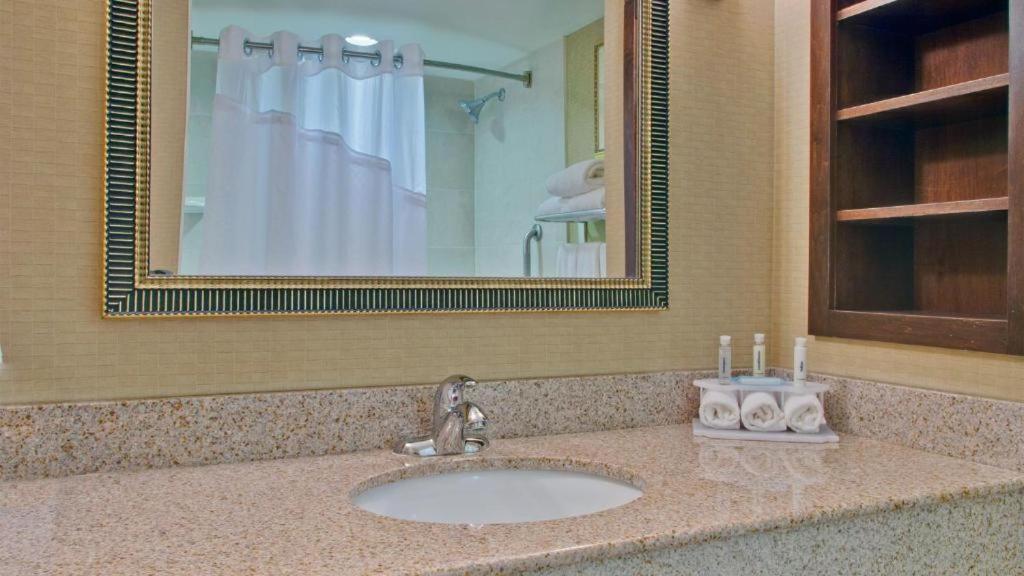 Holiday Inn Express & Suites Huntsville By Ihg Buitenkant foto